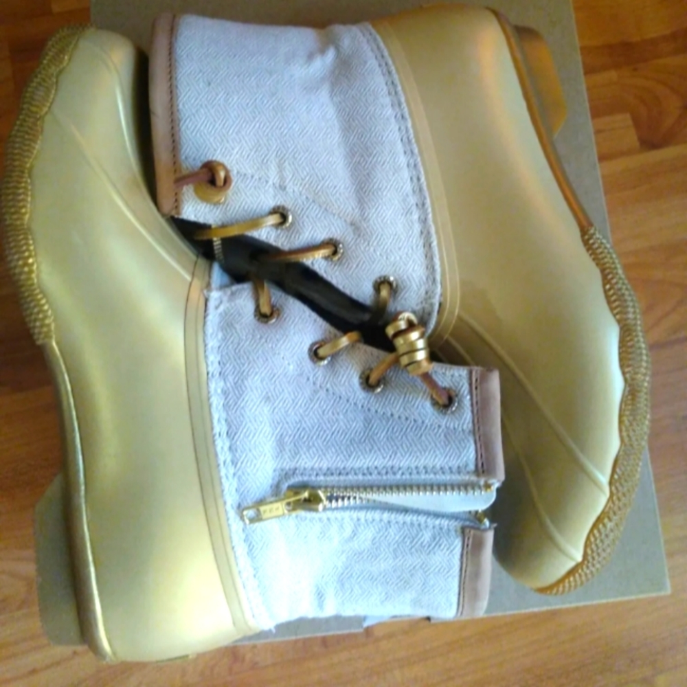 NEW SPERRY Women’s Saltwater Wool Gold/Ivor Duck Boots 8